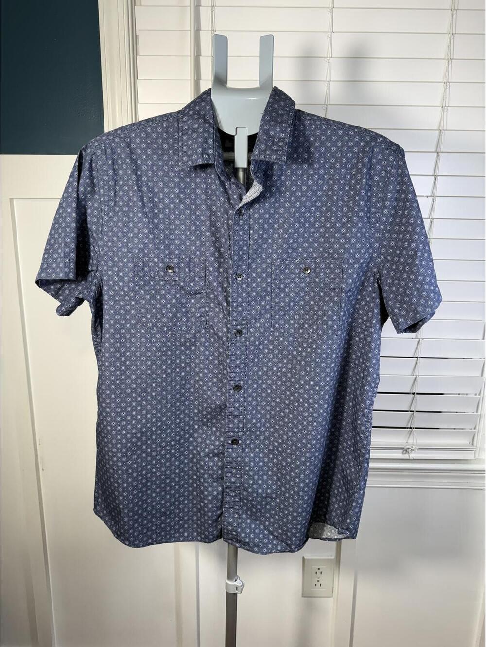 Express Soft Wash Shirt Mens L Blue White Geo Print 100% Cotton Short Sleeve